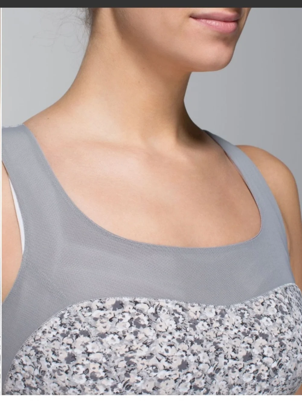 Lululemon Elevate Mesh Tank Y2K Petite Fleur Silver Grey 6 Bubble Hem LogoCharm